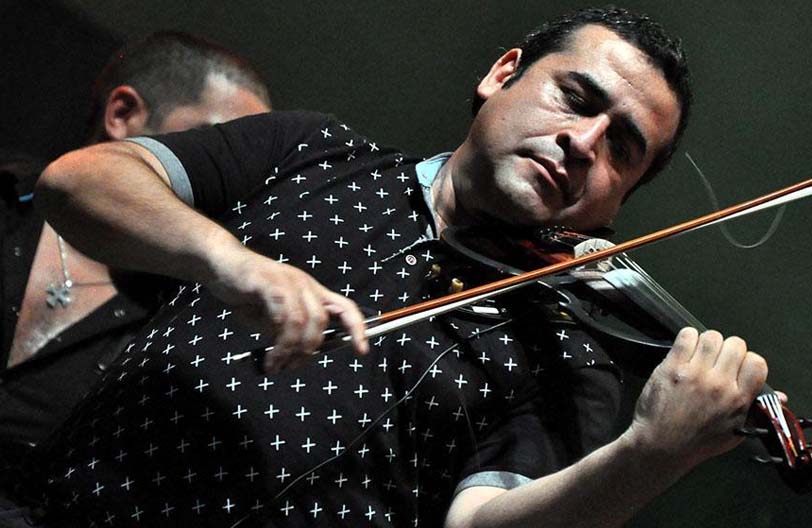 El violinista Néstor Garnica llega a la ciudad de la mano de La Baigorrense