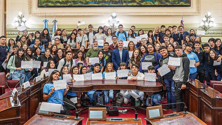 Más de 90 jóvenes de escuelas villagalvenses participaron de Diputados por un Día, en la Legislatura de Santa Fe