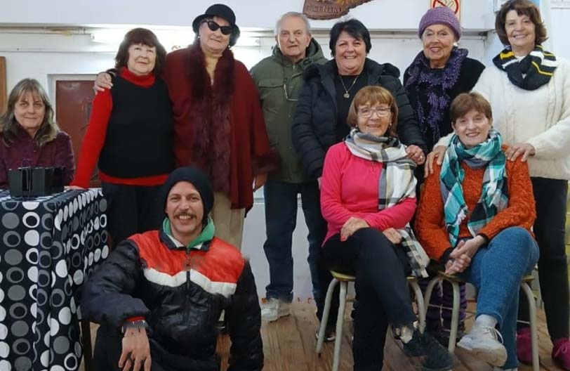 El taller «Tablas Baigorria» presenta dos excelentes obras de Teatro en la Vecinal del Centro de Granadero Baigorria