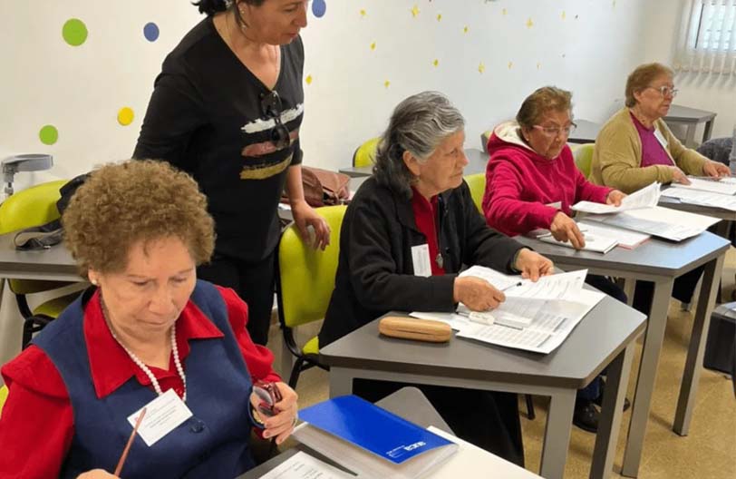 Invitan a jóvenes y adultos a aprender a leer y escribir o completar estudios primarios