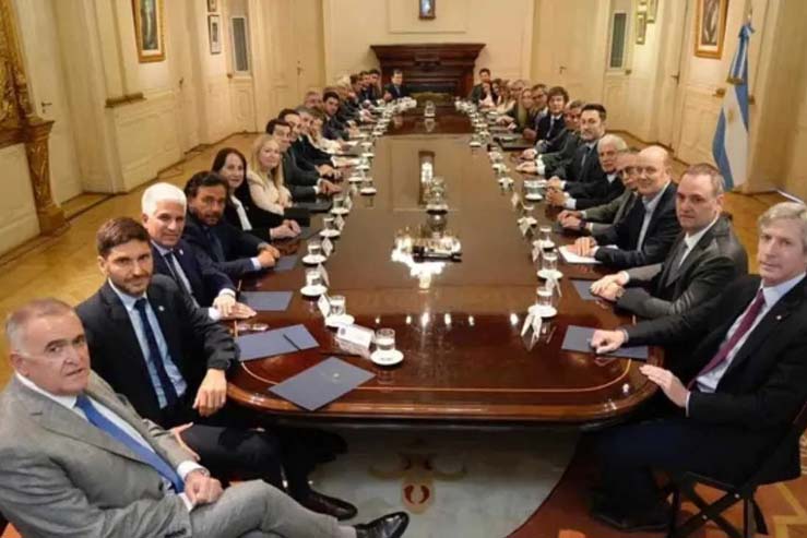 Milei recibió a gobernadores en la Casa Rosada con el eje en su plan de reformas y el Presupuesto 2026