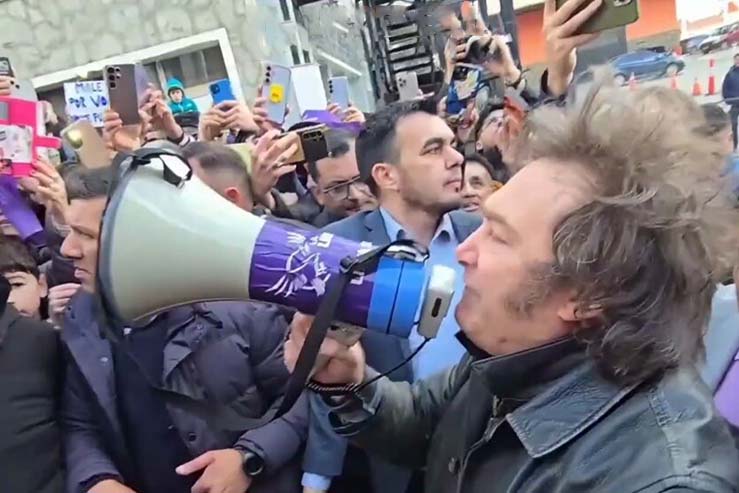 Milei continua su recorrida por las provincias y realizará actividades proselitistas en Santa Fe y Entre Ríos en una misma jornada