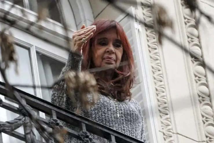 La ex presidente Cristina Kirchner fue notificada para que devuelva el dinero que percibió por su jubilación y su pensión