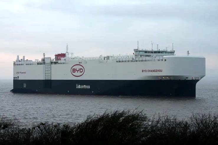 Un buque de la automotriz BYD trae al país más de 5.000 vehículos híbridos y eléctricos bajo el nuevo régimen de importación