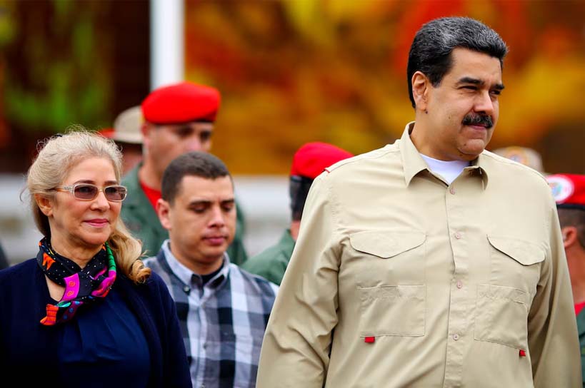 Estados Unidos bombardea instalaciones militares de Venezuela y detiene a Nicolás Maduro y su esposa
