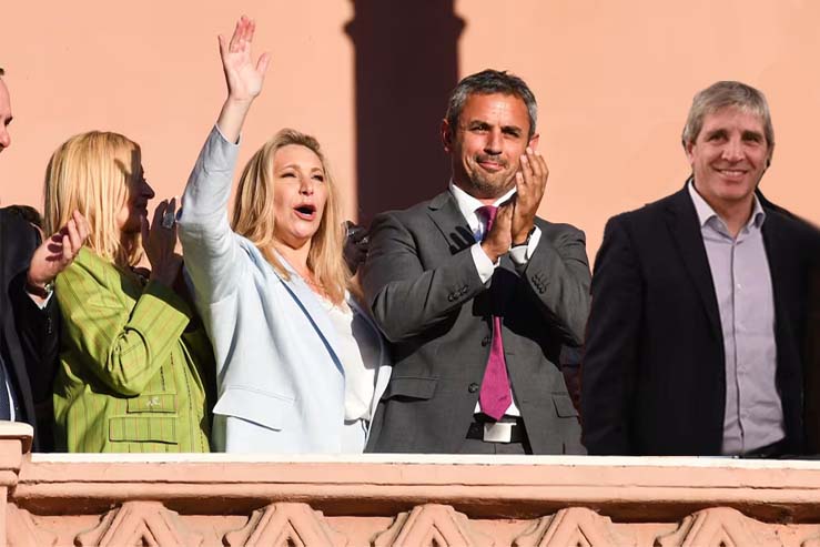 Ahora, los libertarios quieren fuera del gobierno a Manuel Adorni