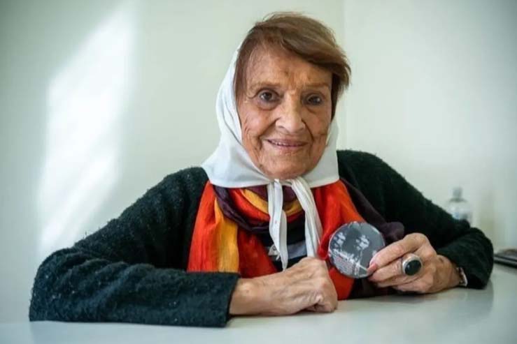 Falleció la histórica referentes de Madres de Plaza de Mayo Línea Fundadora, Taty Almeida a los 95 años de edad.