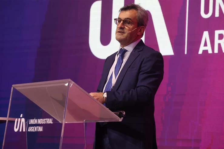 Los industriales, con otros sectores, aceleran su presión contra el Gobierno por el alza del contrabando